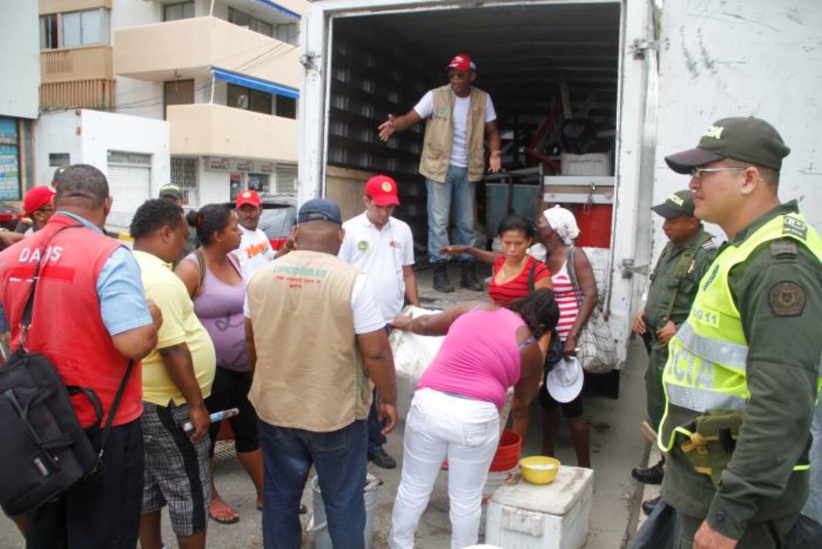 La Administración Distrital ha anunciado que se empeñará en recuperar el espacio público de Bocagrande, el cual está invadido por cientos de vendedores. ÓSCAR DÍAZ, GENTE BAHIA - EL UNIVERSAL