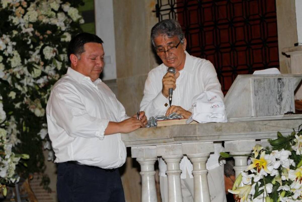 El alcalde Manuel Vicente Duque, en compañia del nuevo Defensor del Paciente, el Dr Henry Vergara. //Julio Castaño-El Universal.