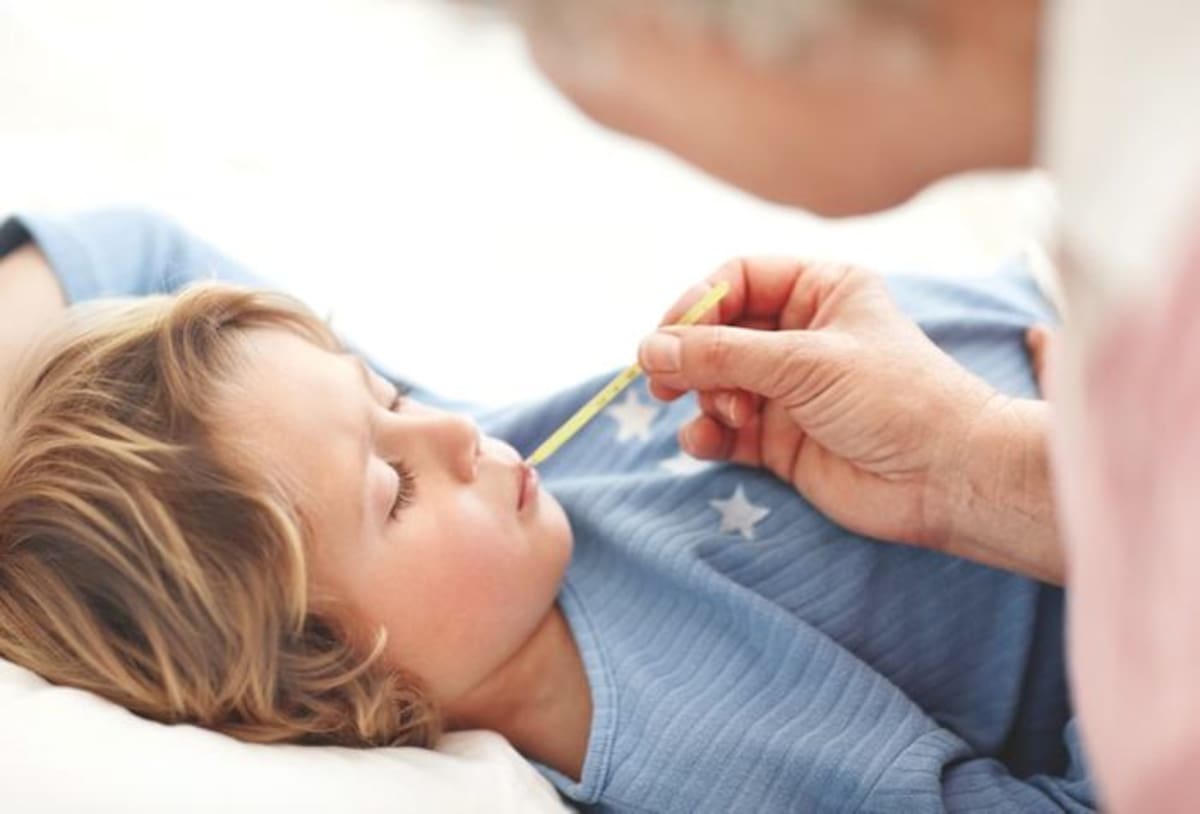 Los procedimientos médicos pueden asustar al niño. Explíquese que estos le ayudan a cambatir la enfermedad y hacer que se sienta bien.