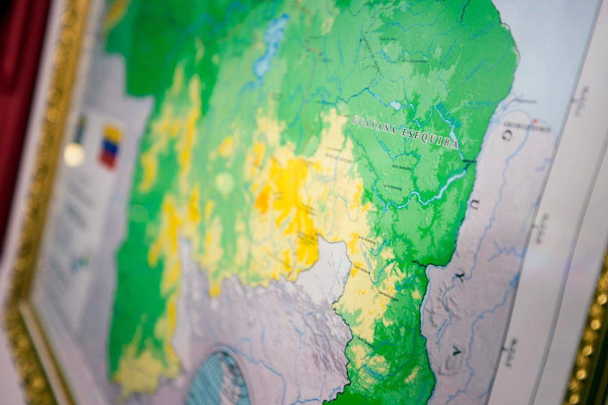 Diputados venezolanos ven como amenaza envío de buque de guerra británico a Guyana