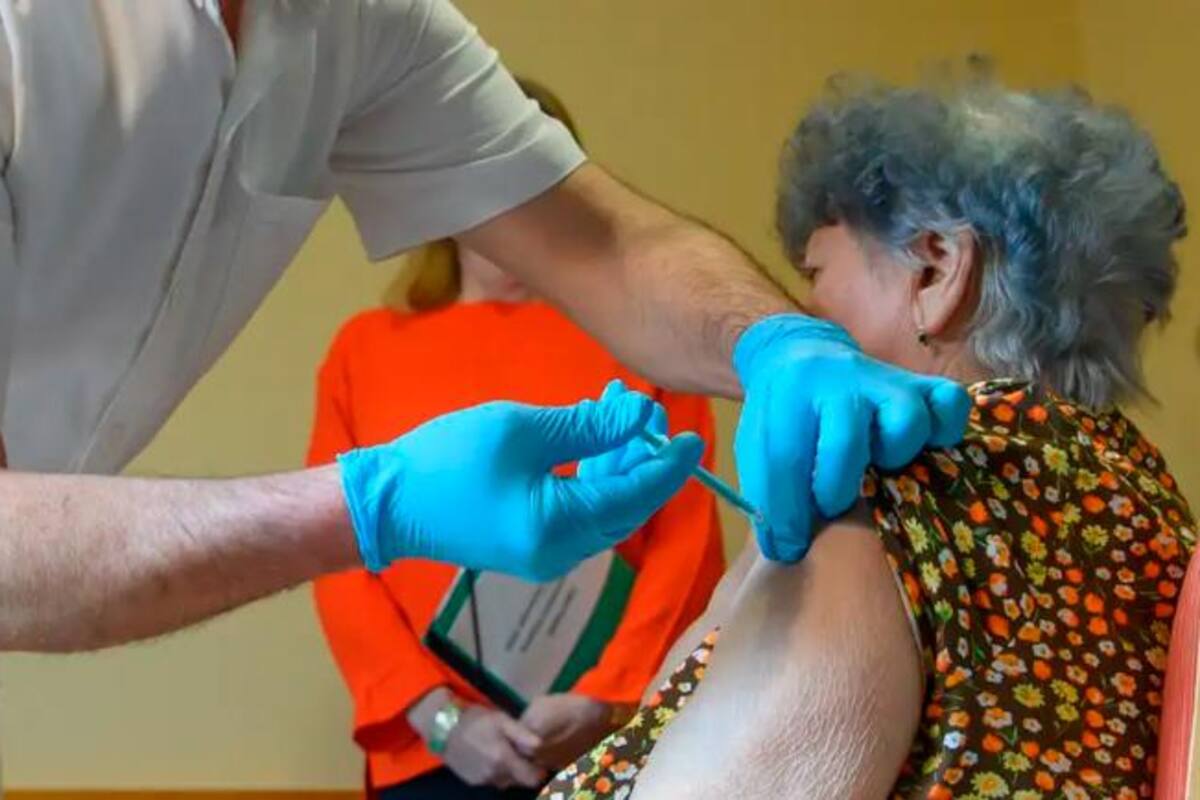 “Vacúnese”: la recomendación de los médicos ante el COVID y la gripe