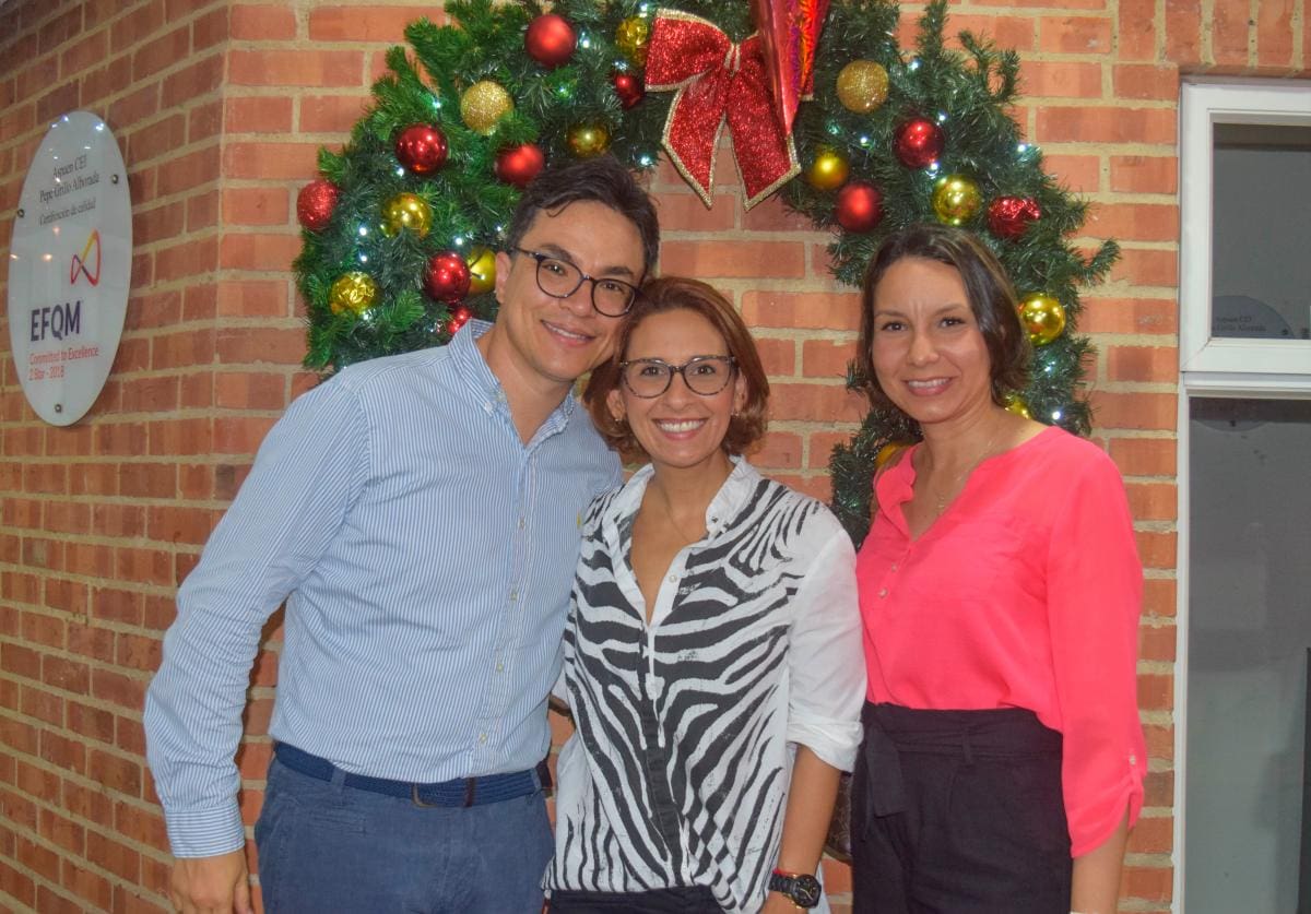 Juan Carlos Díaz, Mónica Cruz y Karime Cesin.