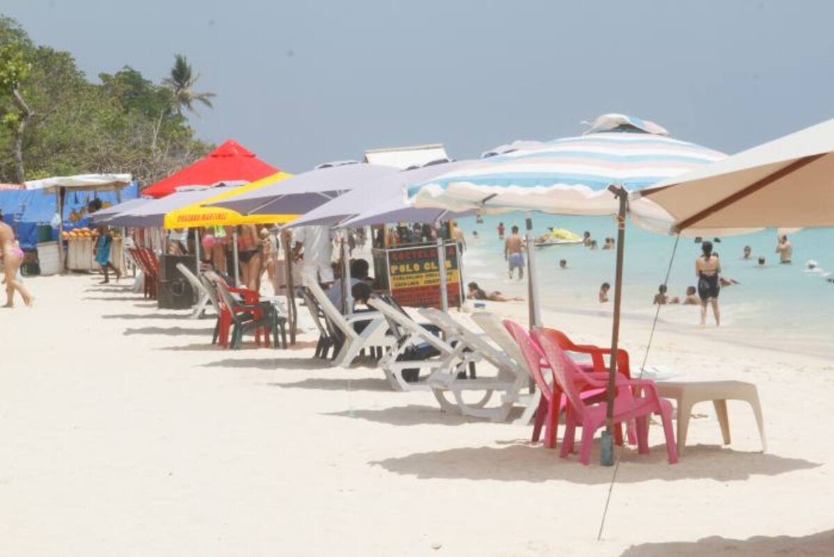Solo hay dos senderos para acceder a Playa Blanca Barú, uno inmediatamente después de los parqueaderos y el otro a los 100 metros siguientes. JULIO CASTAÑO-EL UNIVERSAL