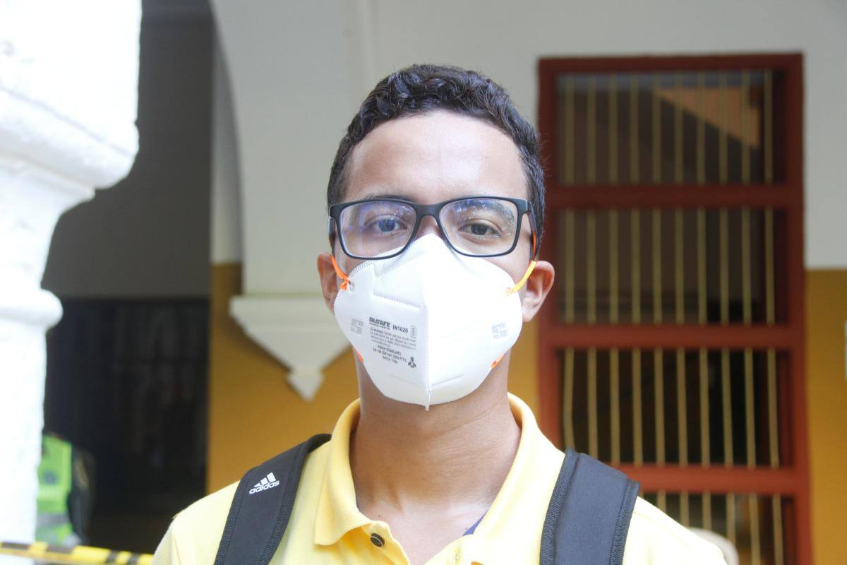 “La poca afluencia es resultado de cierta apatía política de los jóvenes y la falta de información en algunos sectores”: Issac Charris Guerrero, estudiante de derecho en la Universidad de Cartagena de 19 años. // Luis Herrán - El Universal
