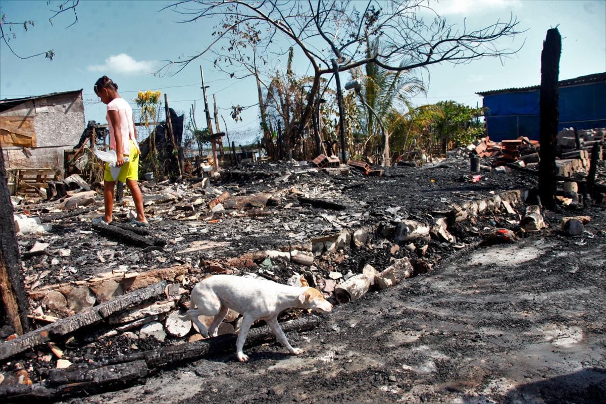 Son 19 los afectados por incendio que destruyó 3 casas en Olaya Herrera