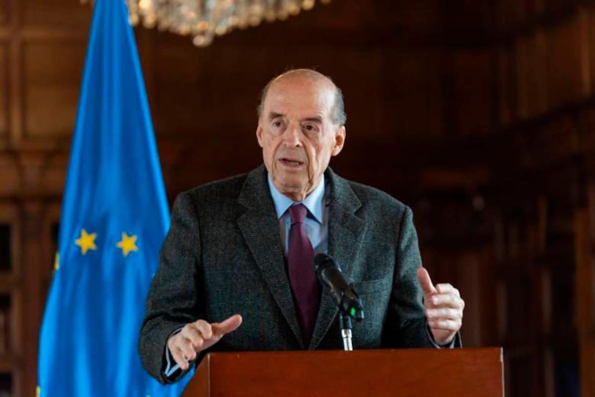 Le abren investigación a Álvaro Leyva por suspensión de licitación de pasaportes