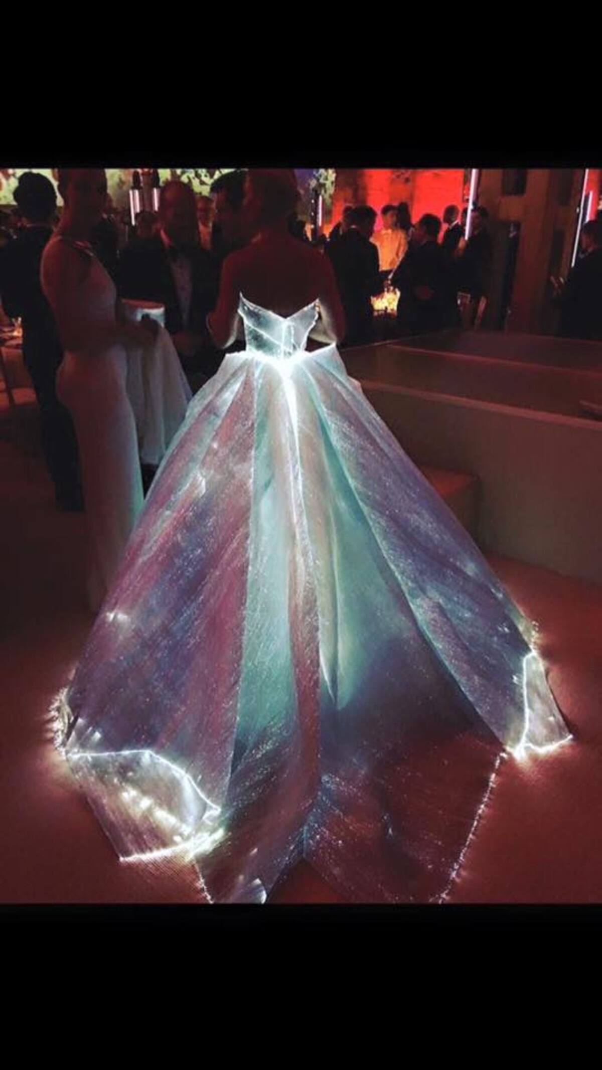 Claire Danes con un vestido de Zac Posen Cortesía - facebook.com/PepaMariaBlog