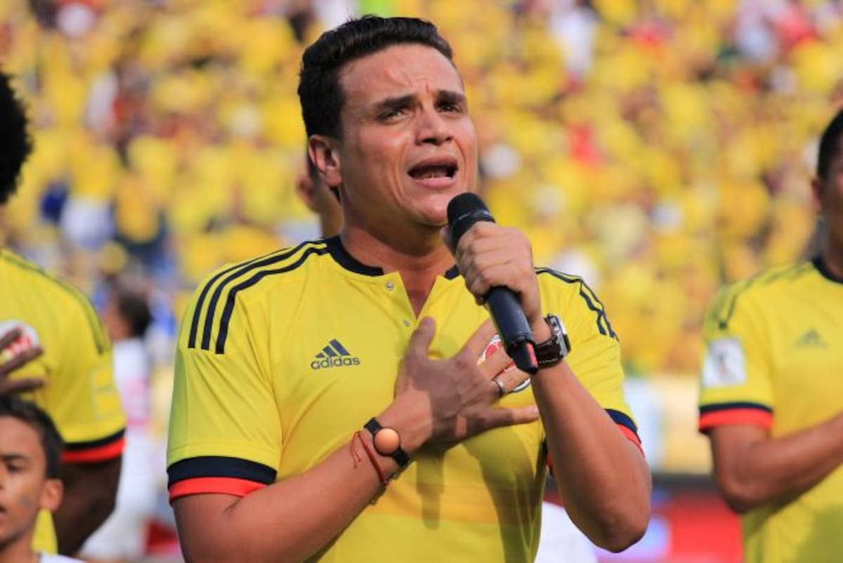 El artista cantó el himno nacional en el partido Colombia- Perú. Año 2015 Archivo El Universal