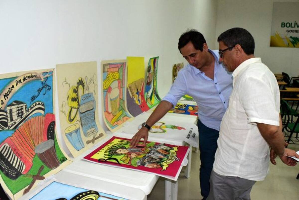 Más de 40 afiches se postularon para el concurso. Cortesía