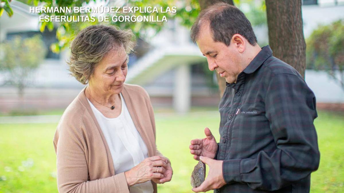 El geólogo Hermann Bermúdez explicando su hallazgo. // Servicio Geológico Nacional de Colombia
