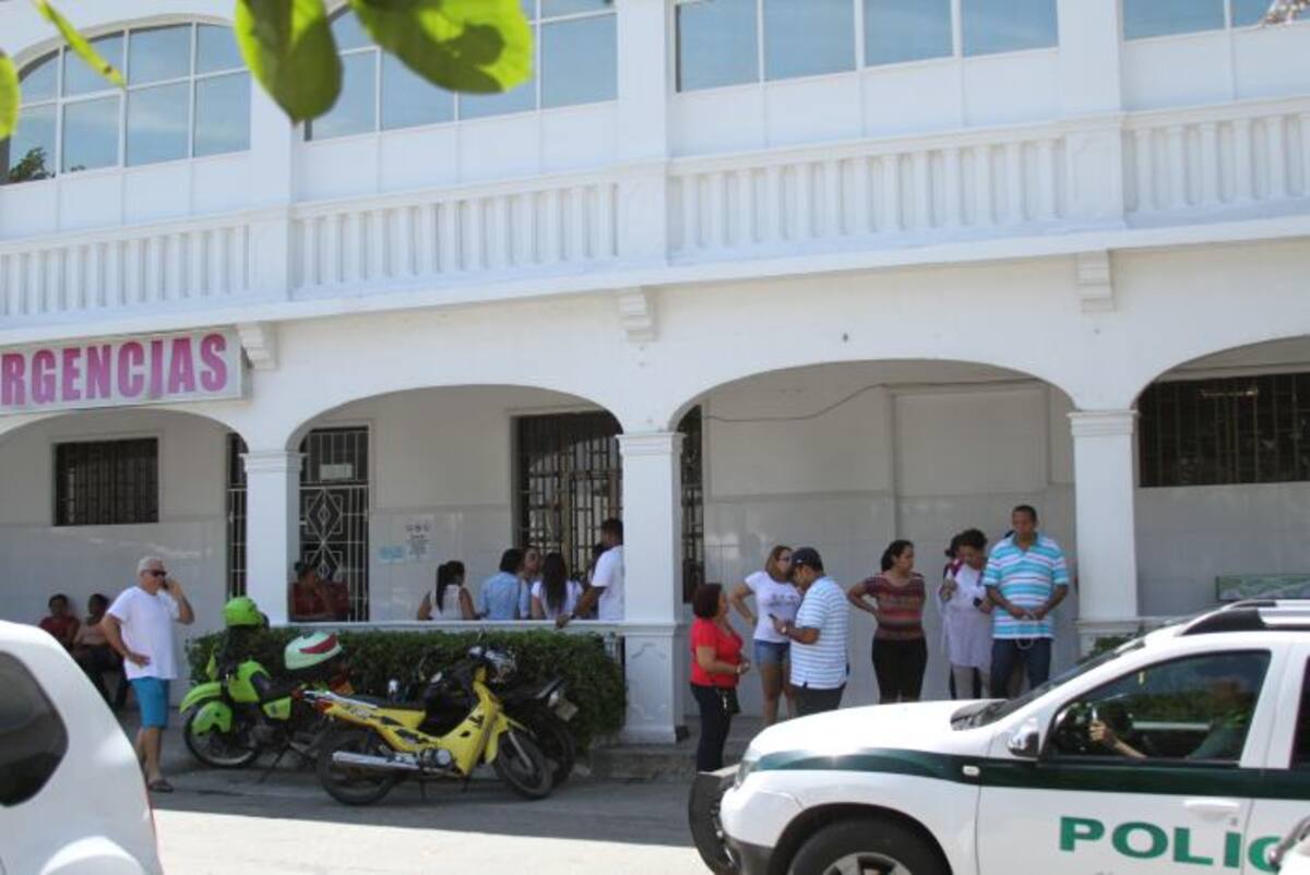 Familiares y amigos de Jasmin Romero la acompañan en la clínica San José de Torices. ÓSCAR DÍAZ ACOSTA-EL UNIVERSAL