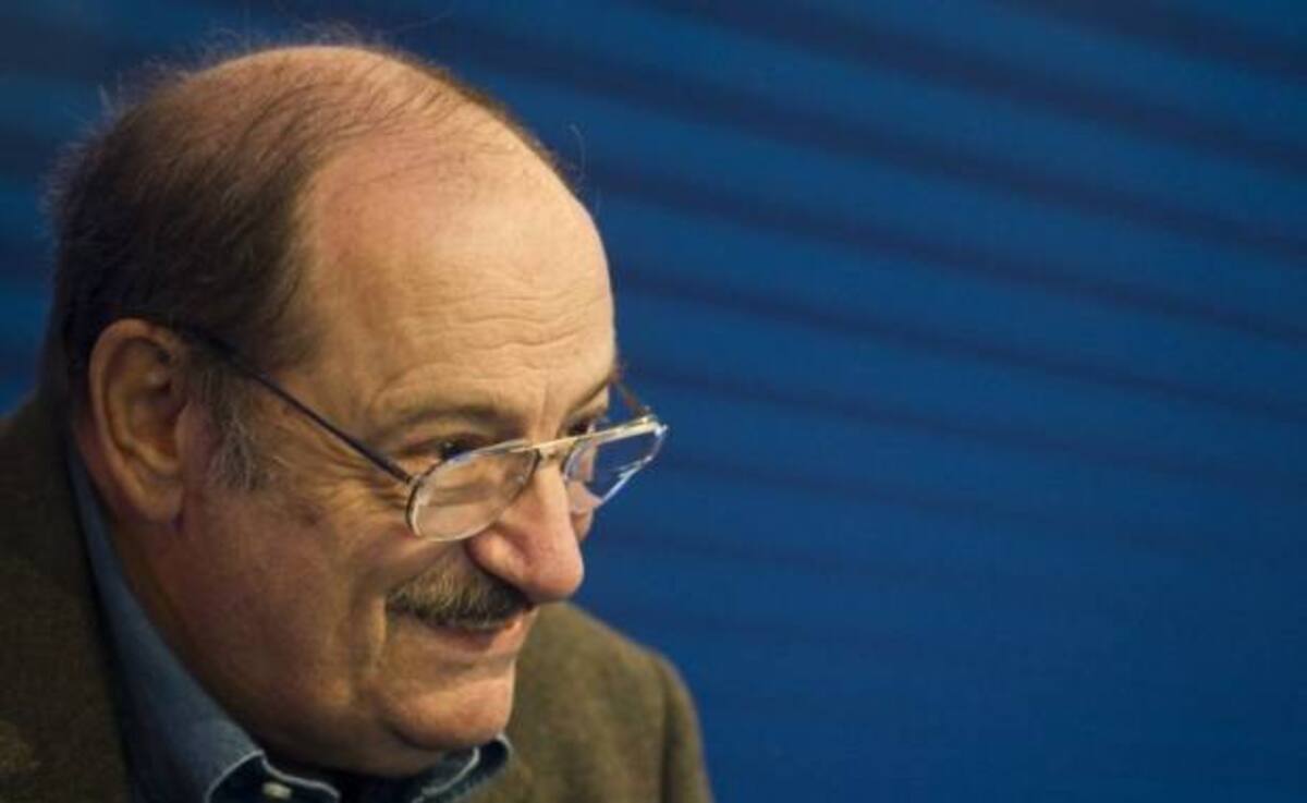 Nacido el 5 de enero de 1932 en Alessandria (norte de Italia), Eco estudió filosofía en la Universidad de Turín y consagró su tesis al "problema estética en Tomás de Aquino". AFP