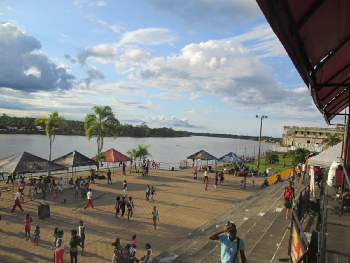 El malecón con el Atrato al fondo. FOTO: RUBÉN DARÍO ÁLVAREZ