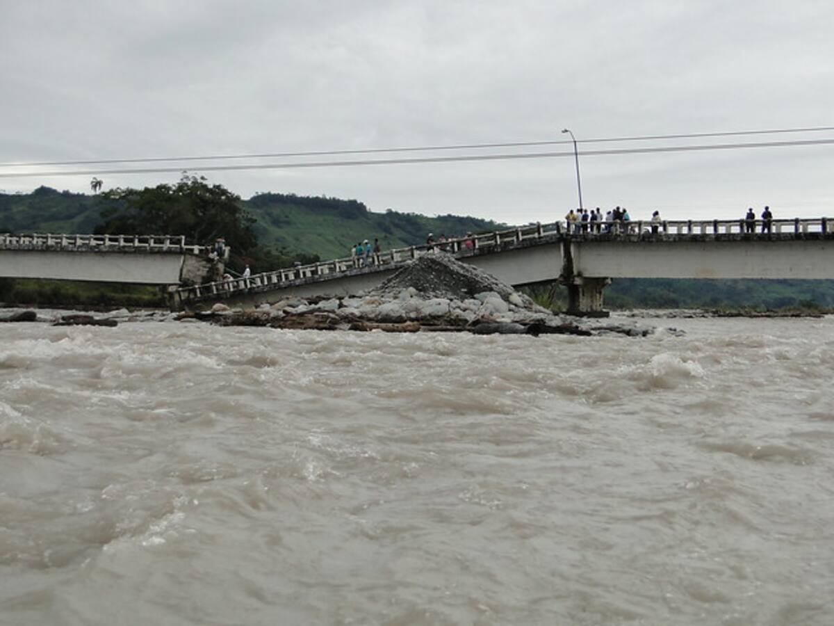 Colapsó el puente la reconciliación en lejanías meta por fuertes lluvias COLPRENSA