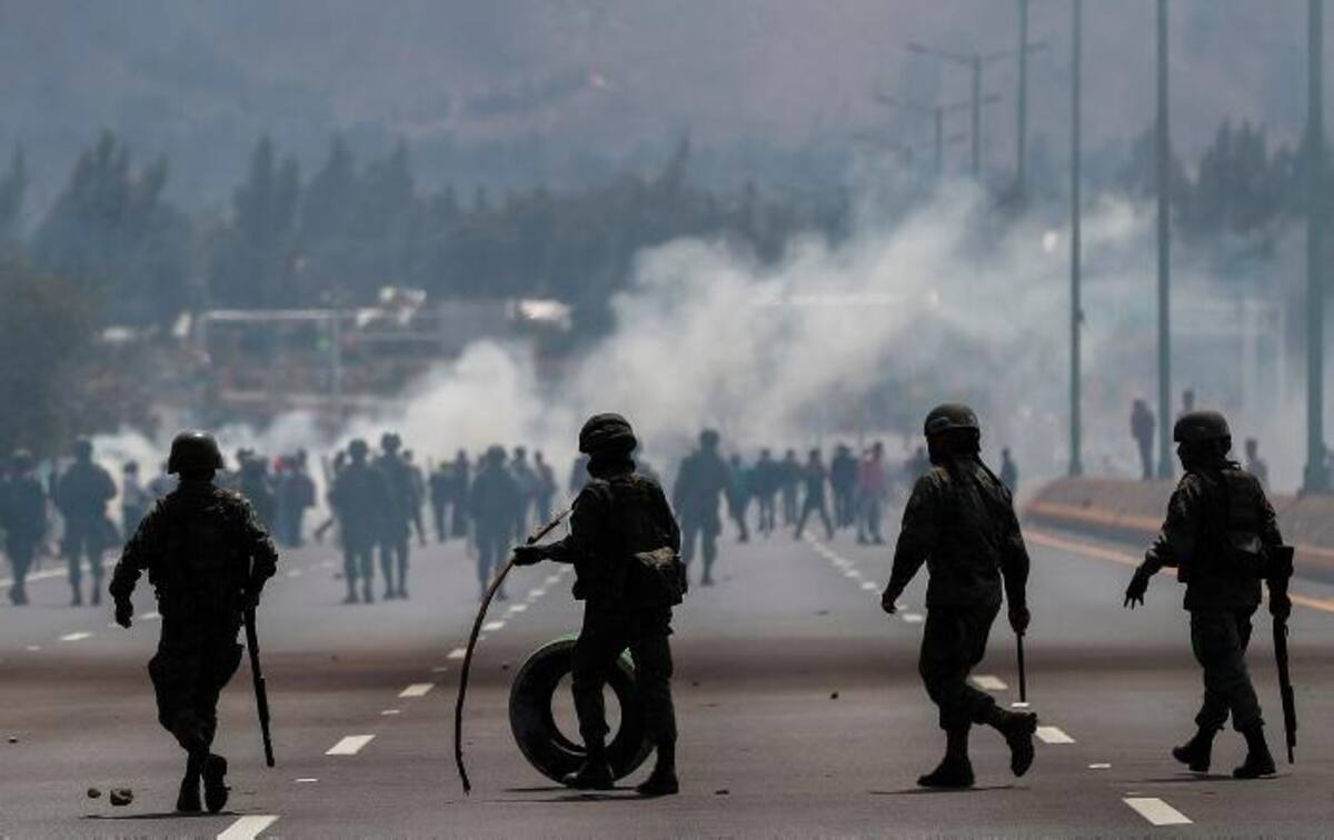 “Fuera Lenín”, “Lenín corrupto” eran algunos de los eslóganes que coreaban los manifestantes. // EFE