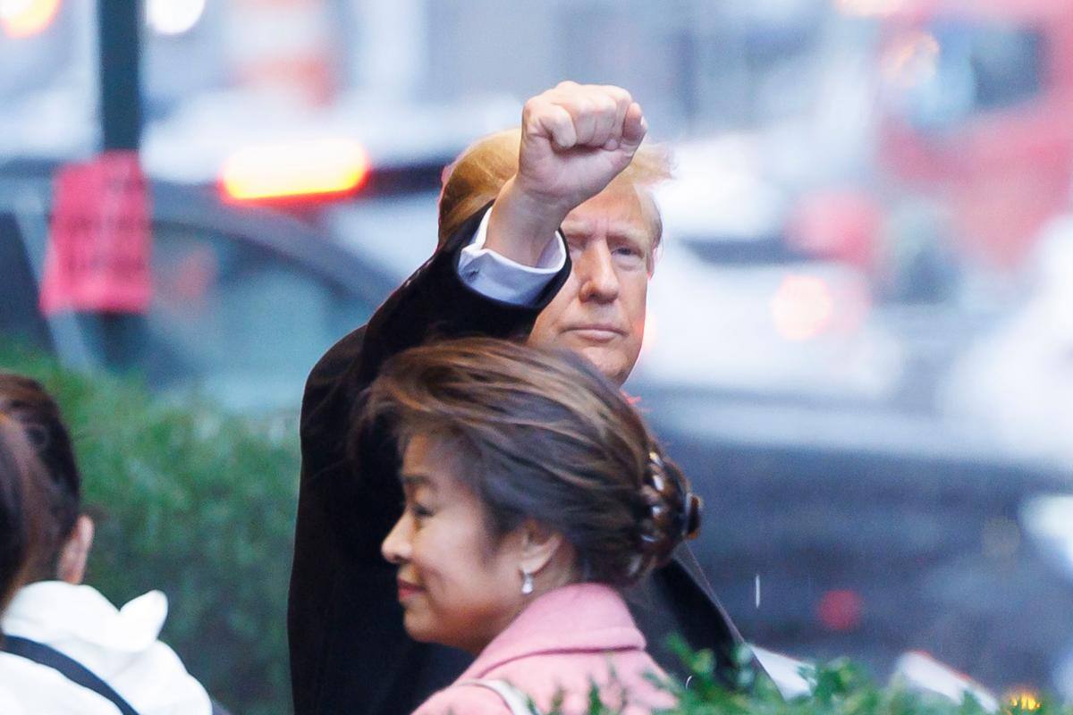 Trump testifica en su juicio por difamación contra escritora E. Jean Carroll
