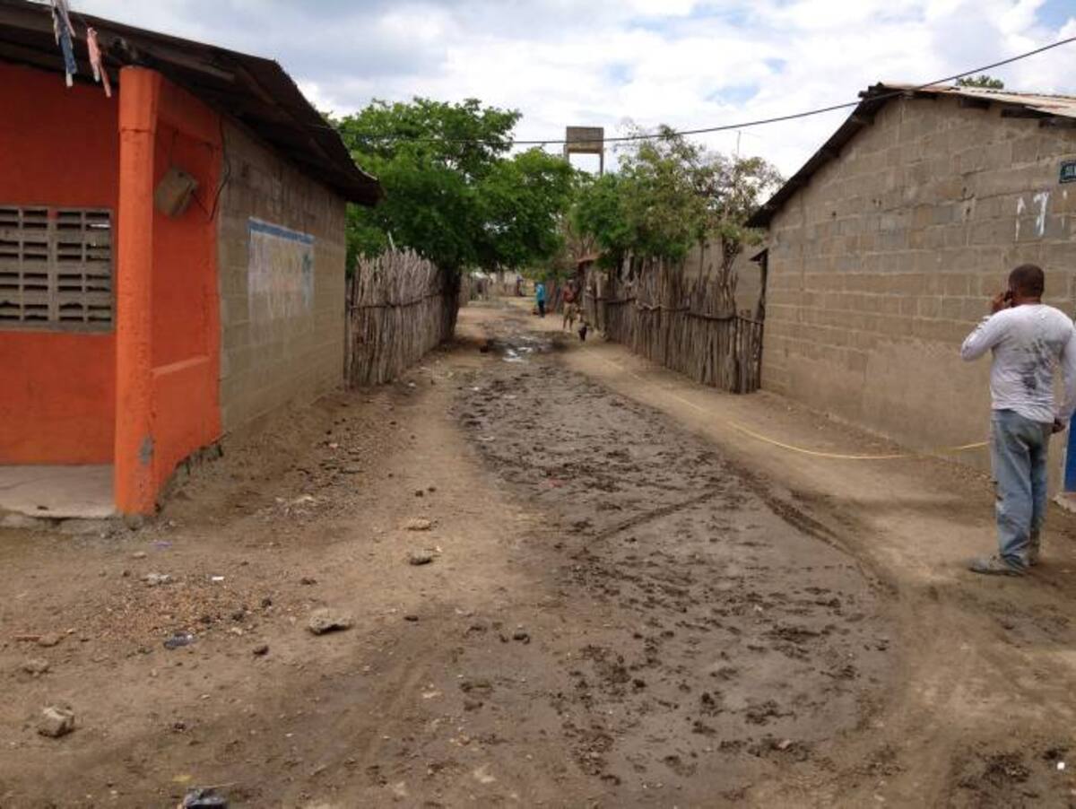 Una de las calles que será pavimentada en Nervití. LILA LEYVA - EL UNIVERSAL