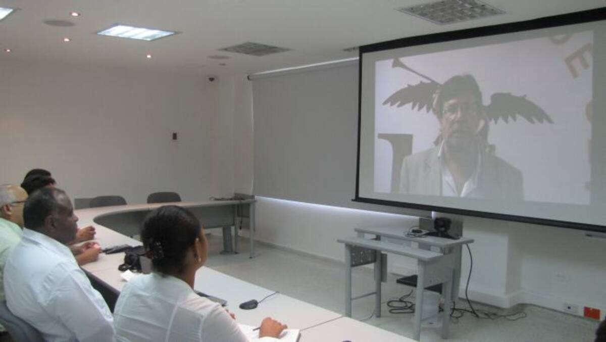 En el Centro de Innovación de Estudios Virtuales de la Universidad de Cartagena se realizó una video conferencia con el director de Investigación de Estudios e-learning de la Universidad de Sevilla para afinar los detalles del proyecto. ERICA OTERO BRITO