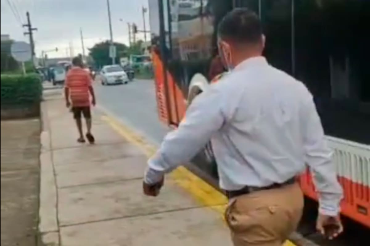 ¡Salió a deber! La verdad detrás del conductor de Transcaribe que abandonó su bus