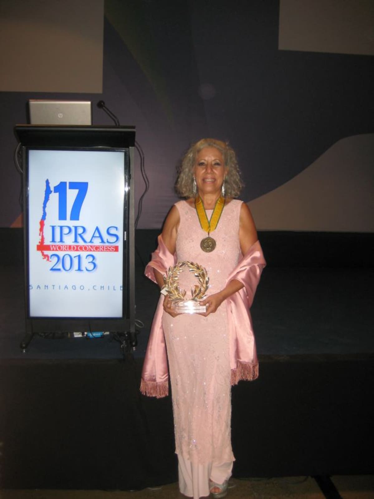 Dra. Manuela Berrocal Revueltas de Colombia, cirujana plástica Homenajeada CORTESÍA