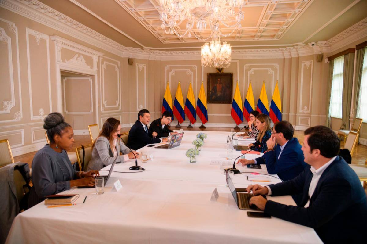 Equipos de empalme de Duque y Petro realizaron primera reunión