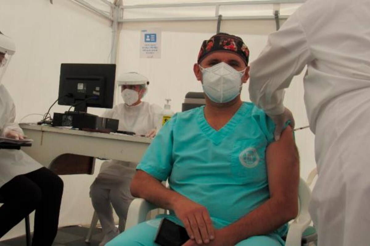 Dos médicos pamplonenses, primeros vacunados en Norte de Santander