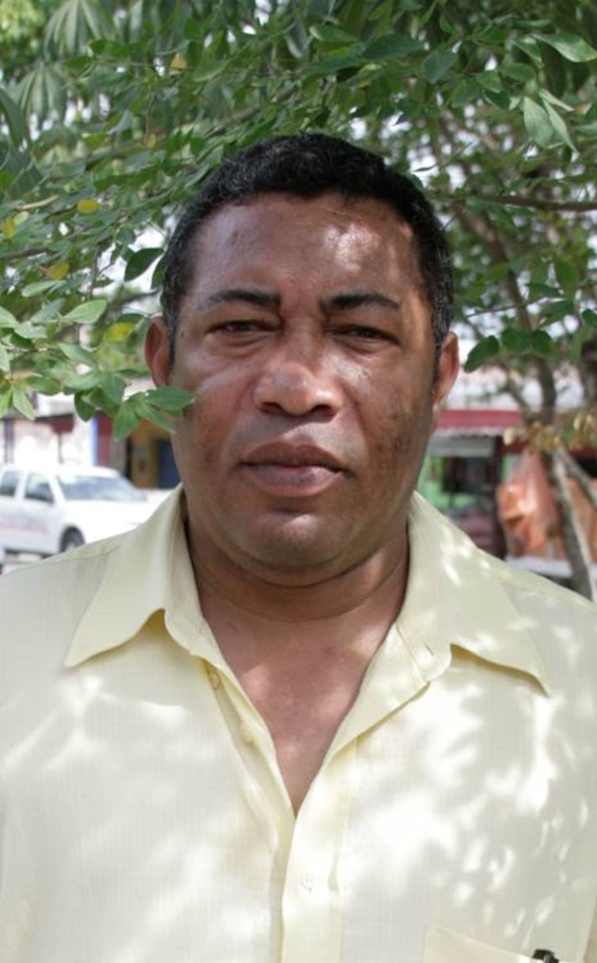 Benil González Villegas, docente en cargado de la biblioteca de la Institución Educativa San Felipe Neri. DAGOBERTO CABARCAS - EL UNIVERSAL