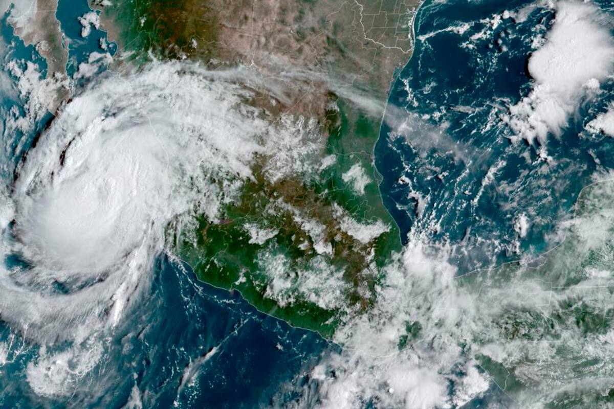 México reporta más de medio millón de personas en riesgo por huracán Olaf