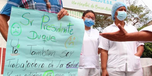 Empleados del HUS, donde se inició vacunación COVID, exigen paga salarial