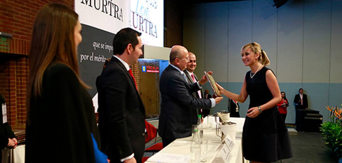 Durante la entrega de la Medalla Enrique Low Murtra, la Fiscalía General de la Nación hizo un reconocimiento a Natalia Springer, contratista de la entidad, por su aporte en los modelos de investigación. COLPRENSA