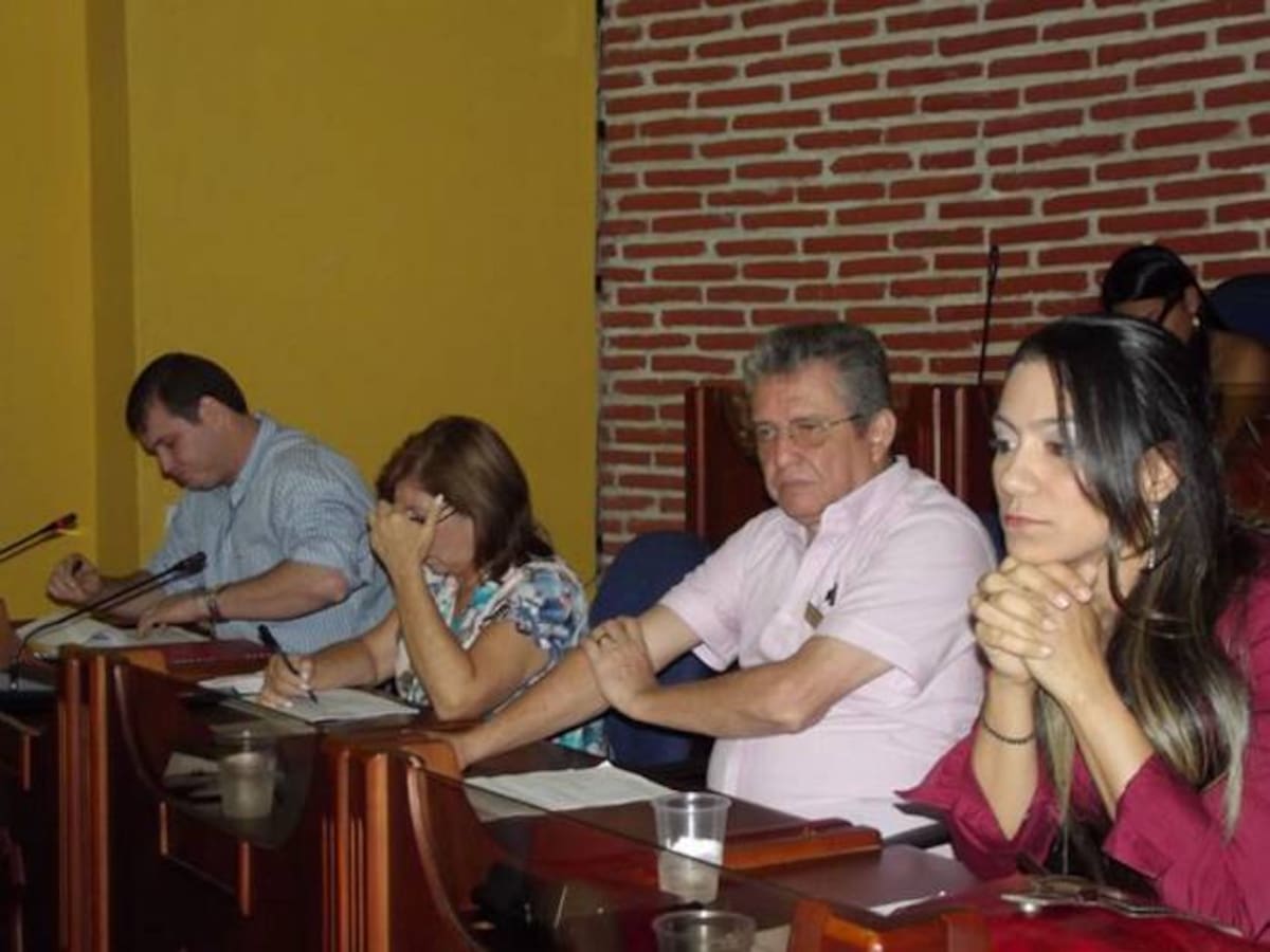 Fejed Alí Badrán, director del Ider, Amira Salvador, gerente de Edurbe, Eduardo Santos, secretario de Infraestructura y Carol Osorio contratista, asistieron al Concejo por el caso del Parque Román Cortesía