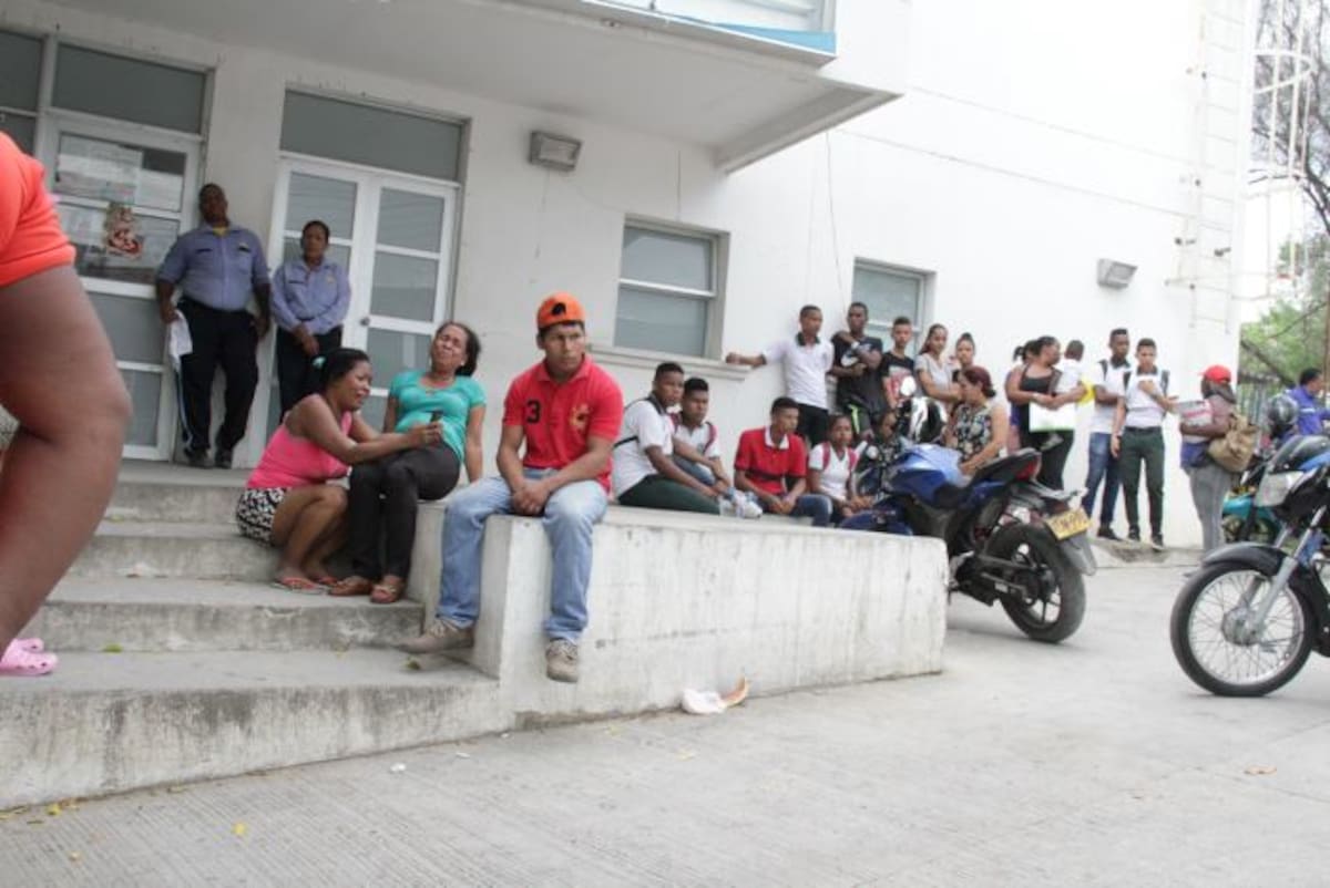 Familiares en Medicina Legal. Luis Aparicio-El Universal