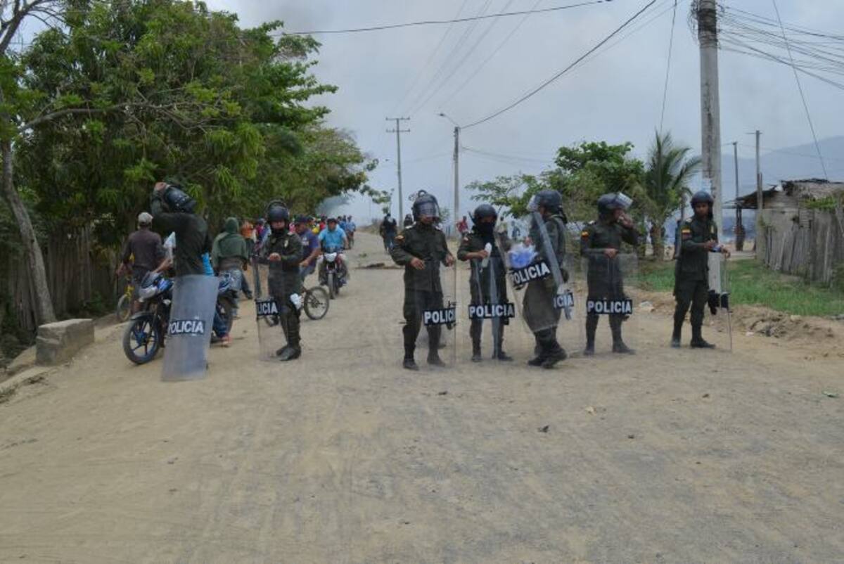 Para controlar los disturbios se aumentó el pie de fuerza con 300 policías. EL UNIVERSAL