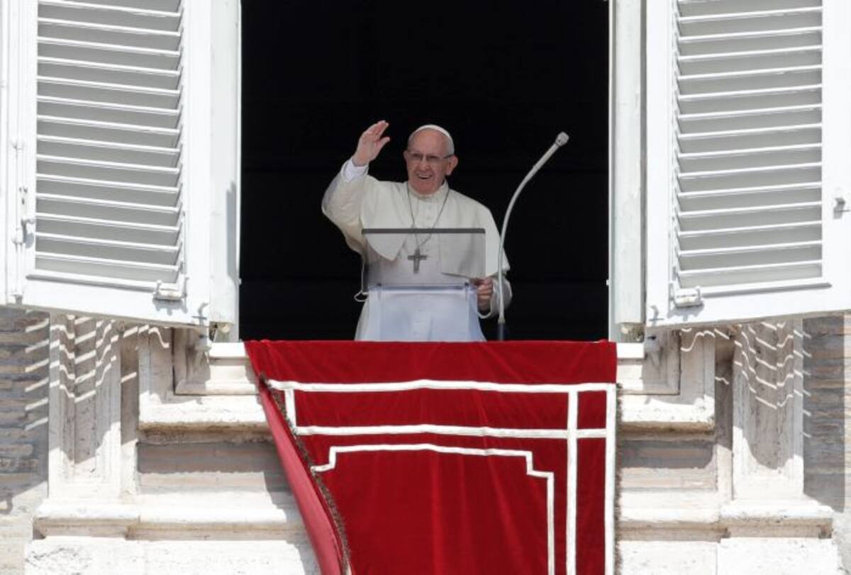 Francisco ha dicho que no "dirá una palabra" en relación con las acusaciones de Carlo Maria Vigano. Dijo que la gracia de Jesús ayuda a las personas a discernir cuándo hablar. AP Alessandra Tarantino
