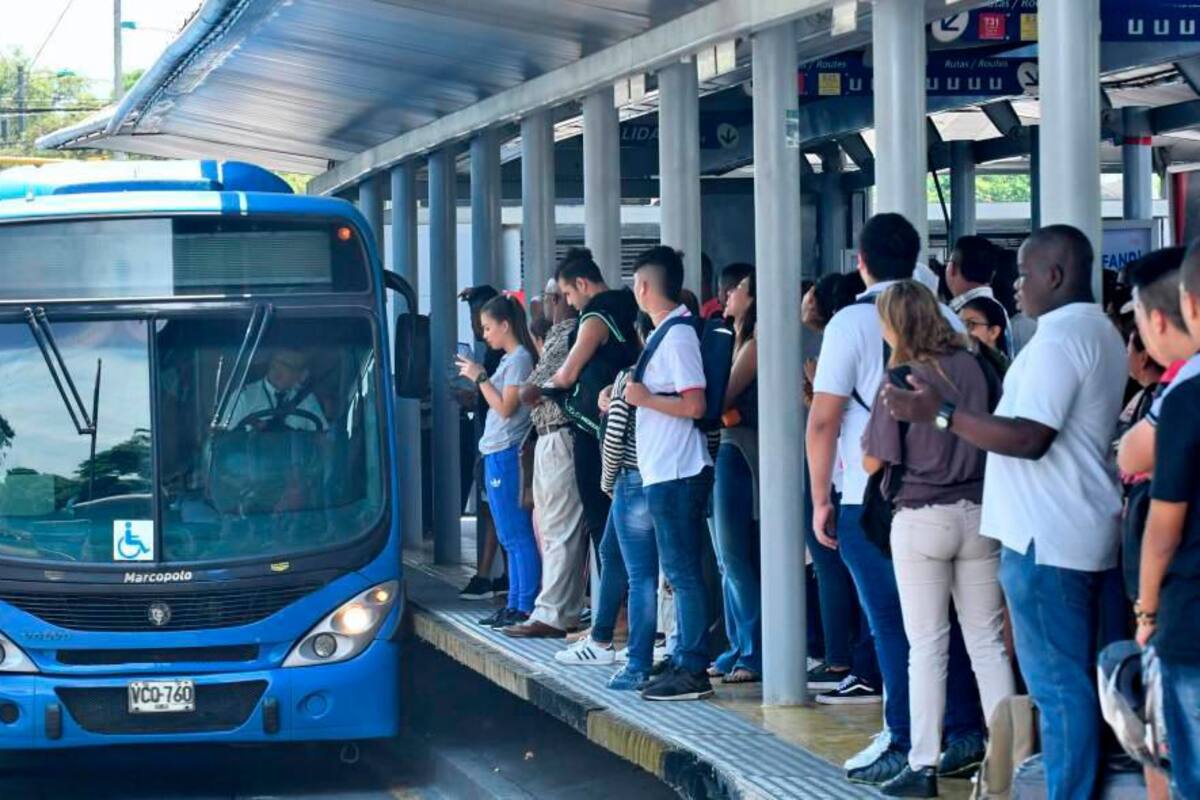 Video: ¡Casi lo linchan!: mostró sus genitales a una menor en un bus