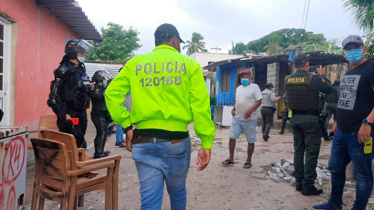 La Policía realiza operativos en el barrio Nueva Guinea, donde ocurrieron los hechos. //CORTESÍA The Archipielago Press /Policía Nacional
