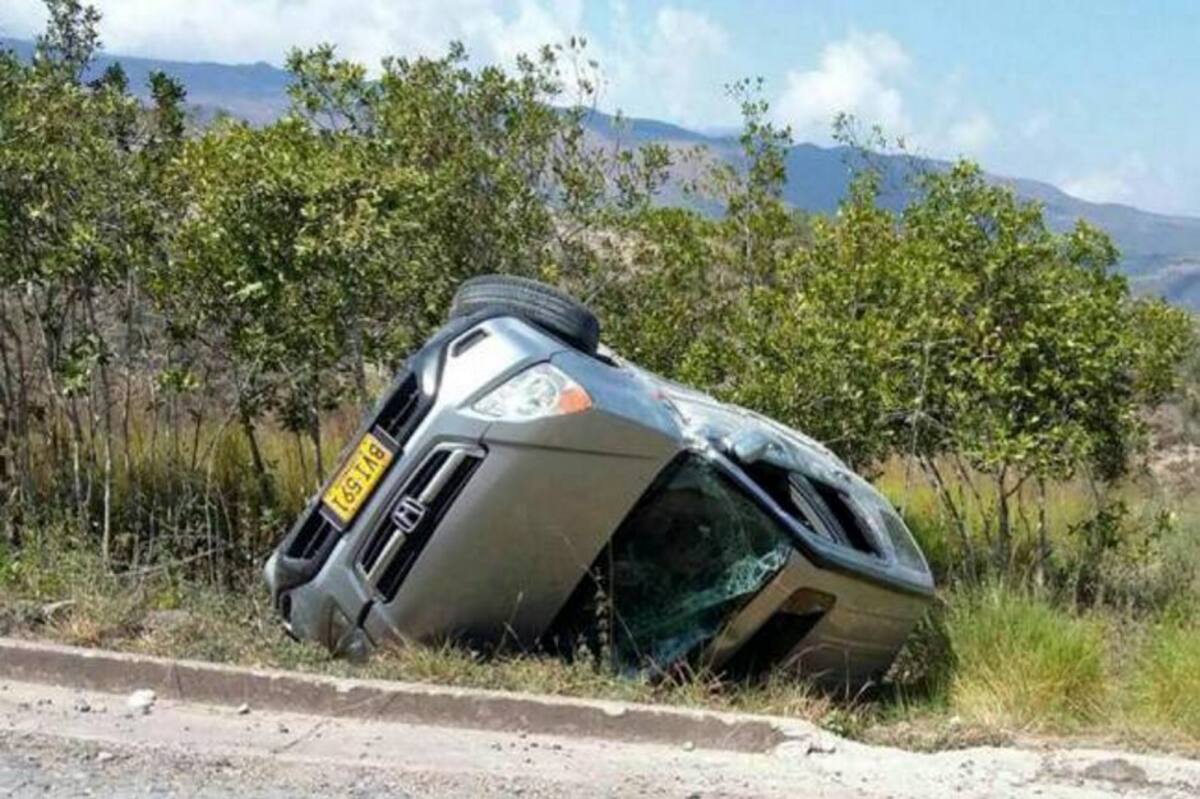 El exceso de velocidad habría sido la causa del grave accidente de tránsito que se registró ayer a las 10:30 de la mañana en el kilómetro 8 de la vía Zapatoca - Girón, en inmediaciones de la escuela San Isidro. COLPRENSA