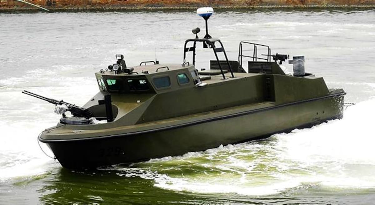 Cuenta con capacidad para 7 tripulantes y tiene una autonomía que le permite estar 5 días seguidos operando en el río. CORTESÍA