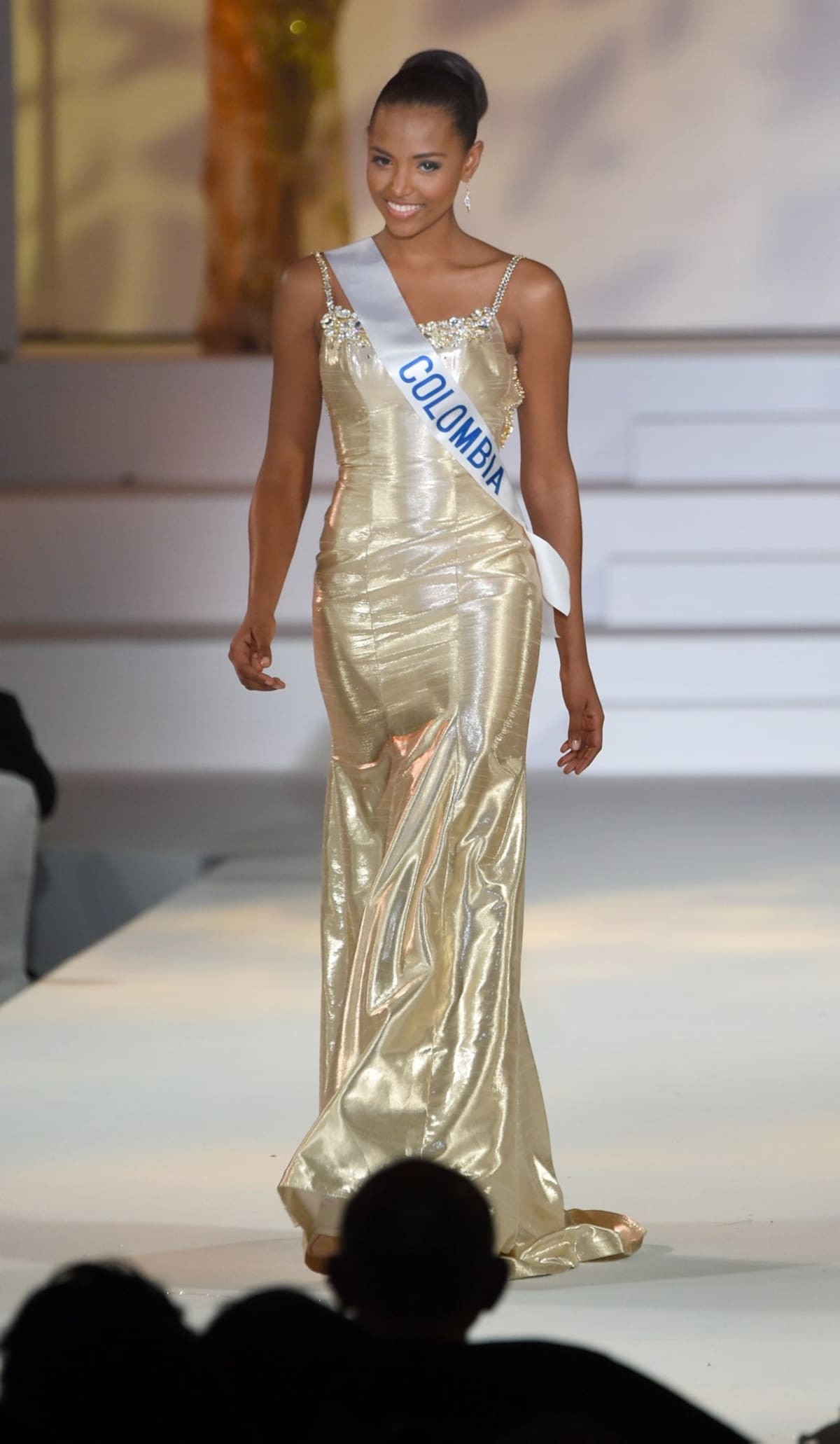 Zuleika Suárez en traje de gala durante el certamen. AFP TORU YAMANAKA