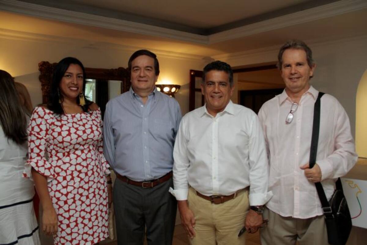 Belinda Cueto; el rector, Alberto Roa Valero; Alan Duque y Jorge Enrique Rumié. Luis E. Herrán-El Universal