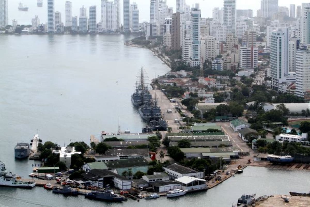 Luego de varias negociaciones, el predio que la Base Naval dejará en Bocagrande fue incluido dentro del área de influencia del PEMP. El equilibrio de intereses para definir en qué se empleaba este predio fue clave para el avance de la elaboración y próxima firma del proyecto. JULIO CASTAÑO - EL UNIVERSAL