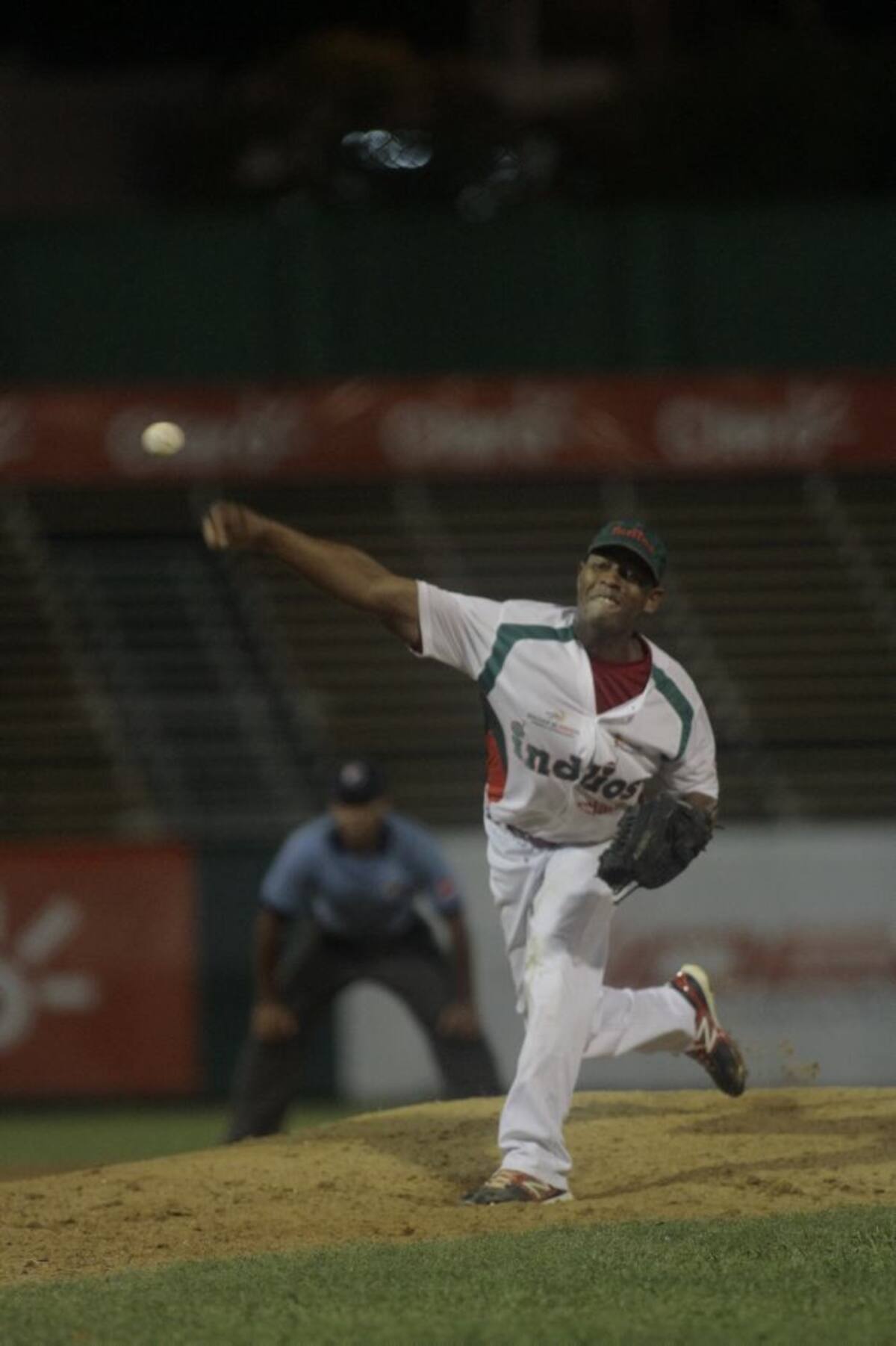 Hernán Guzmán fue el pitcher ganador anoche por