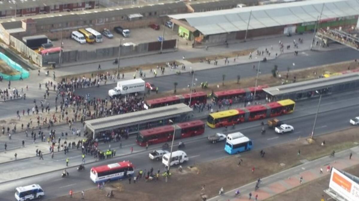 Disturbios en Autopista Sur por Transmilenio COLPRENSA