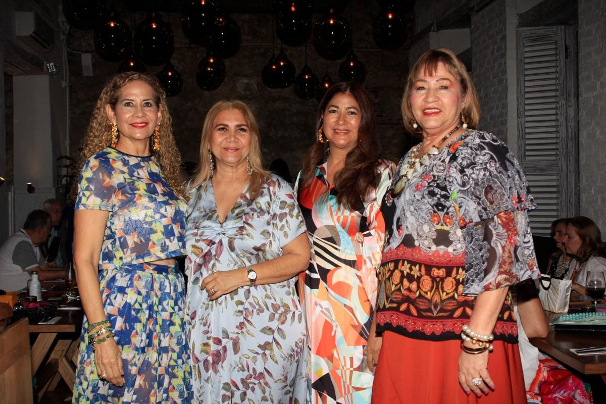 Rasángela Vitola, Lucero Betancourt, Linda Ramos y Martha Yarzagaray.