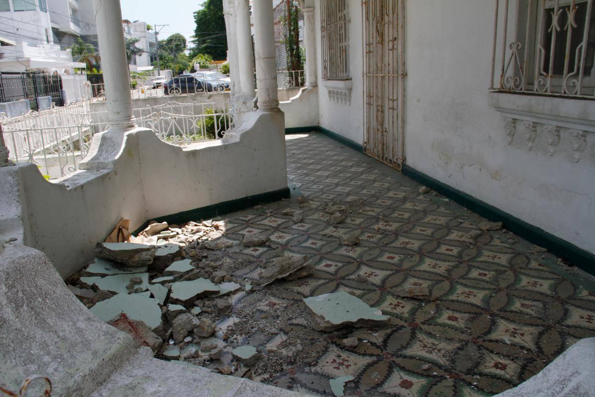 IPCC hace aviso de advertencia en casa en estado de deterioro en Manga