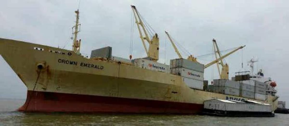 Un accidente que se presentó el pasado martes a las 9:30 de la noche en el Golfo de Urabá entre una barcaza y un buque, originó un derrame de hidrocarburo frente a la costa de Turbo. COLPRENSA