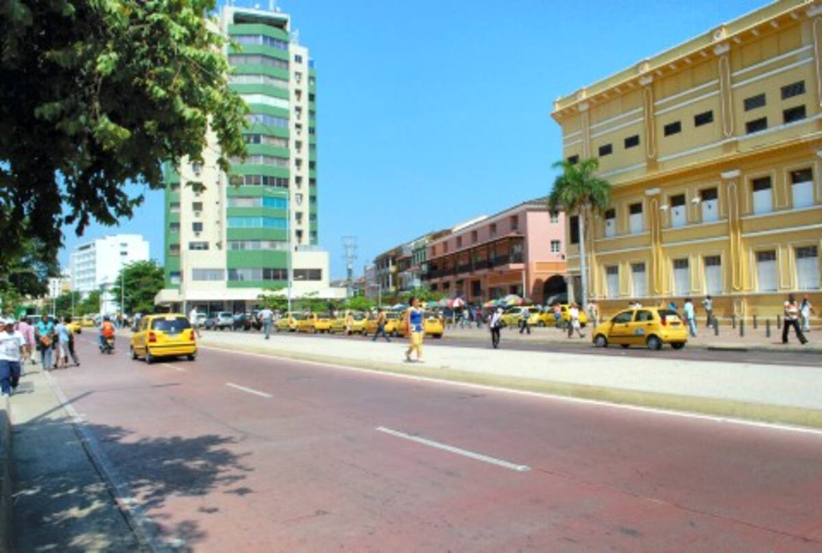La Avenida Venezuela, recuperada de vendedores ambulantes.