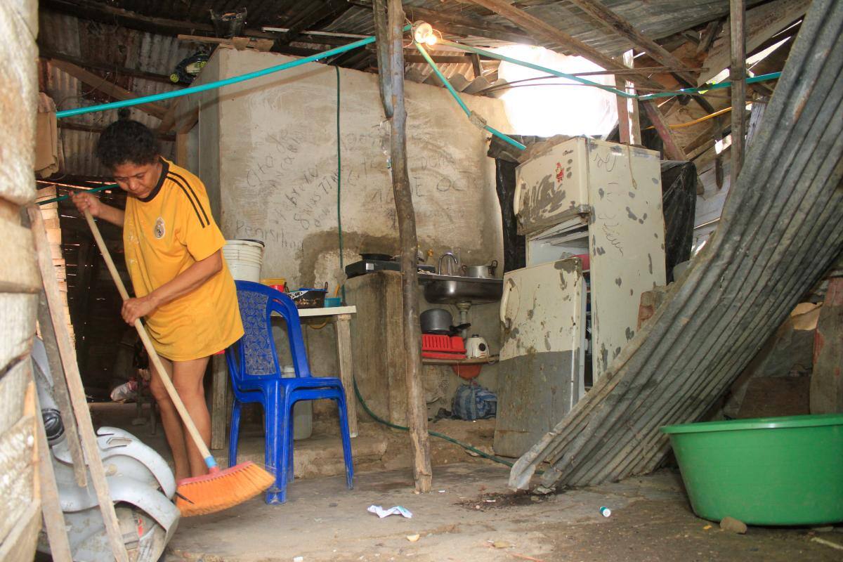 A la señora Amalfi se le cae la casa en El Pozón