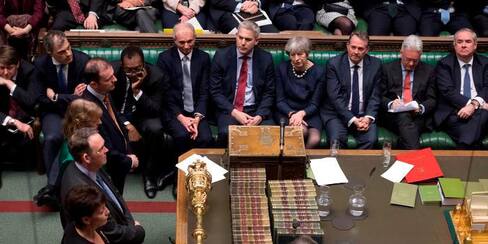Legisladores británicos votan a favor de postergar el Brexit