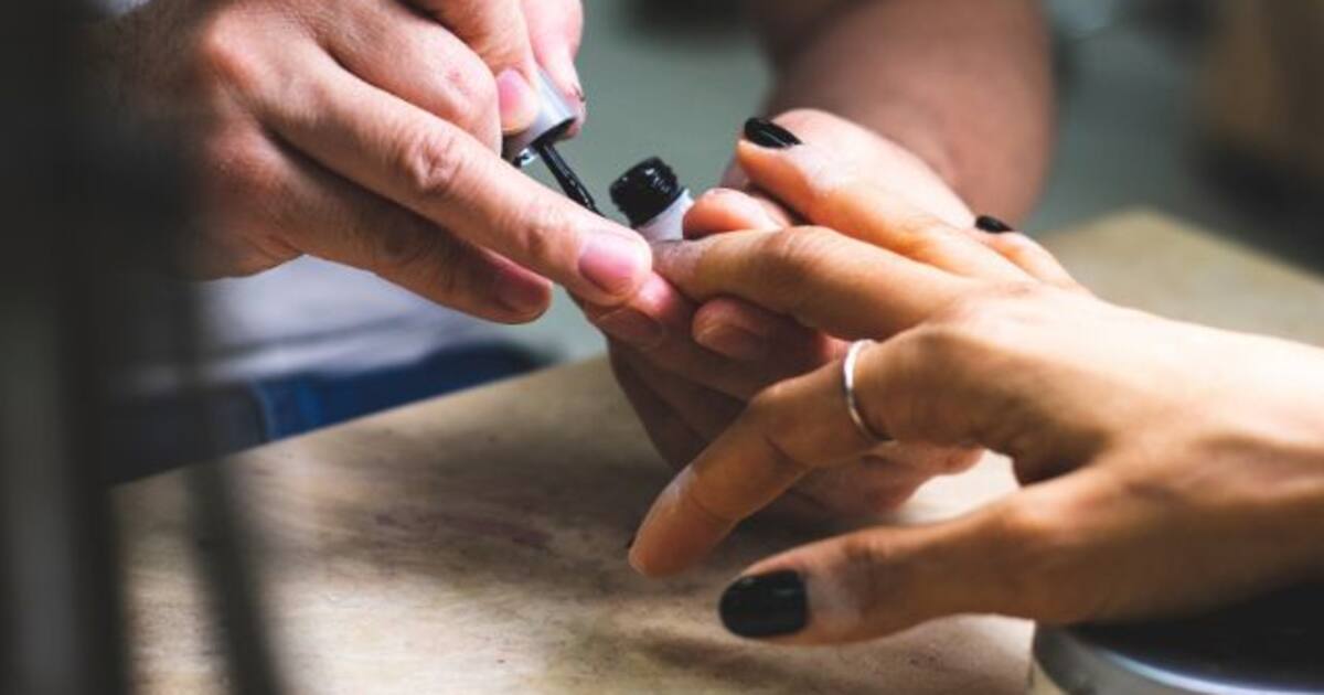Reconocida marca de esmaltes retira productos del mercado por riesgo a la salud